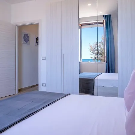 Sea Window Apartment *