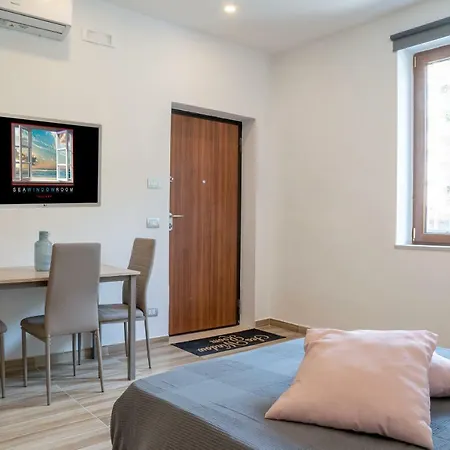 Sea Window Apartment *