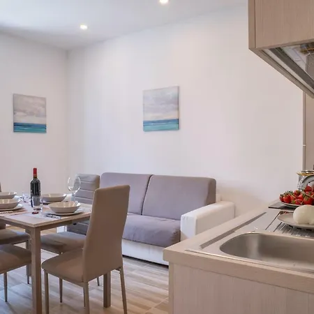 Sea Window Apartment